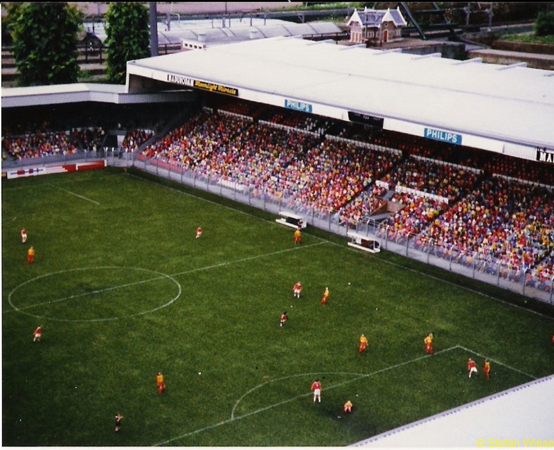 Niederlande-Netherland: Madurodam (Fussballfeld)